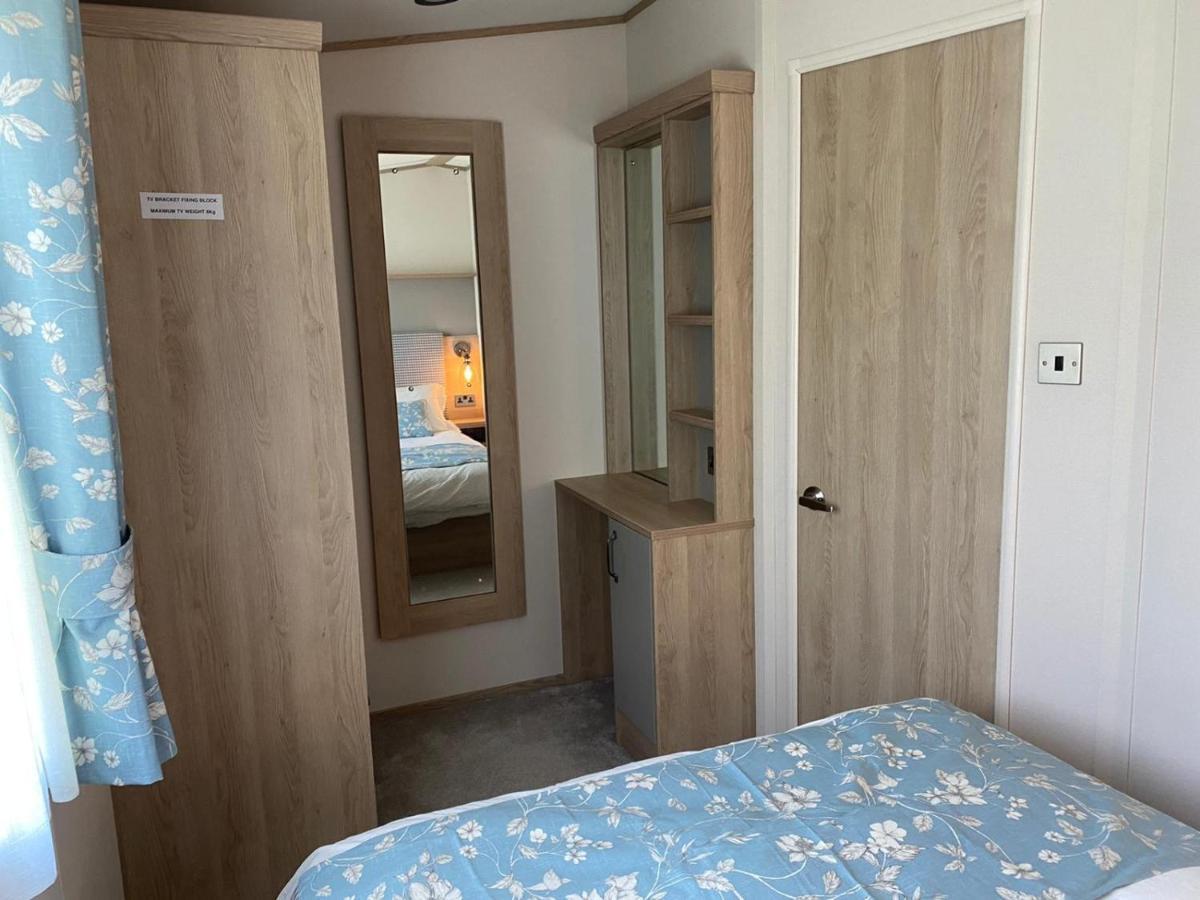Lake District Prestige Caravan, 3 Bedrooms, Sleeps 8 On Haven Holiday Park Flookburgh Exterior foto